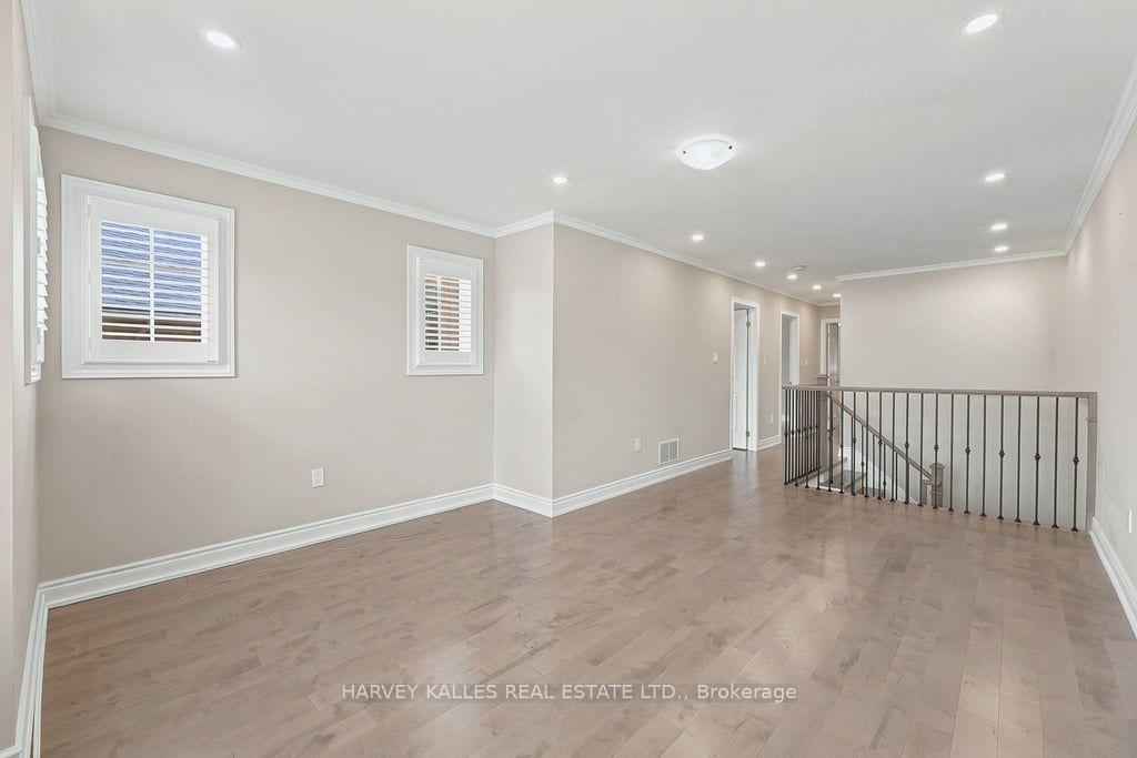 2033 Redstone Crescent