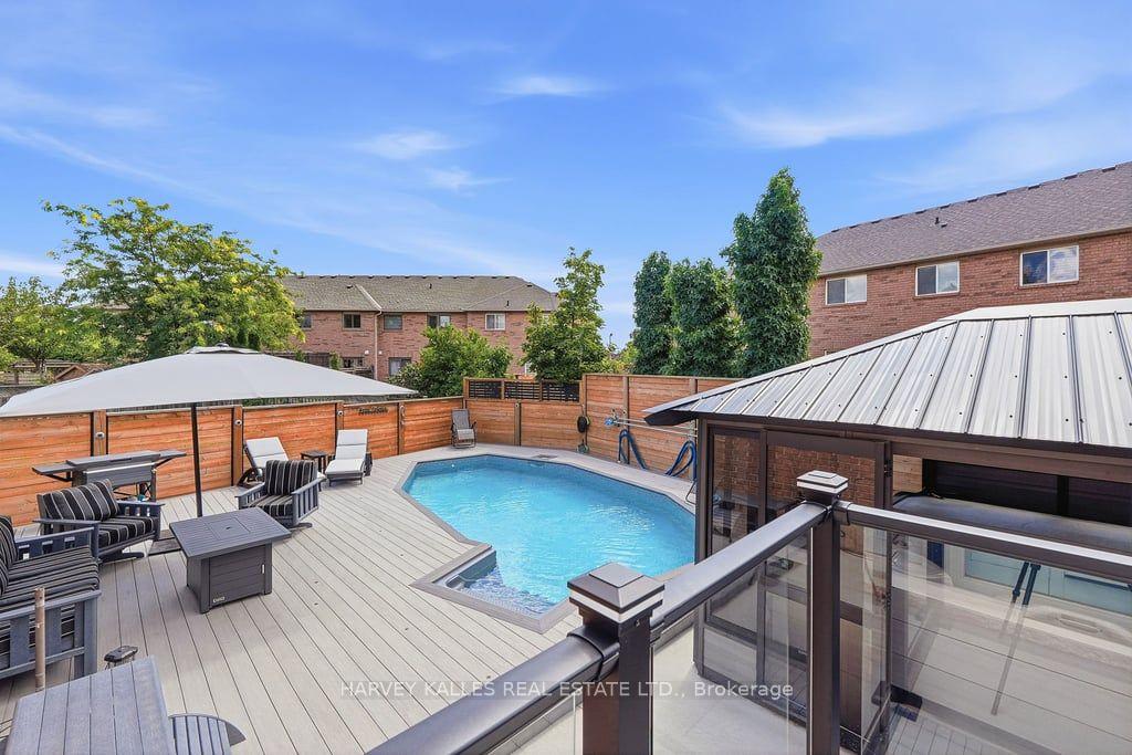 2033 Redstone Crescent