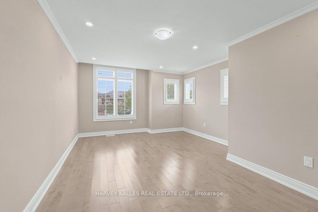 2033 Redstone Crescent