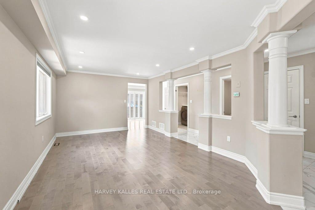 2033 Redstone Crescent