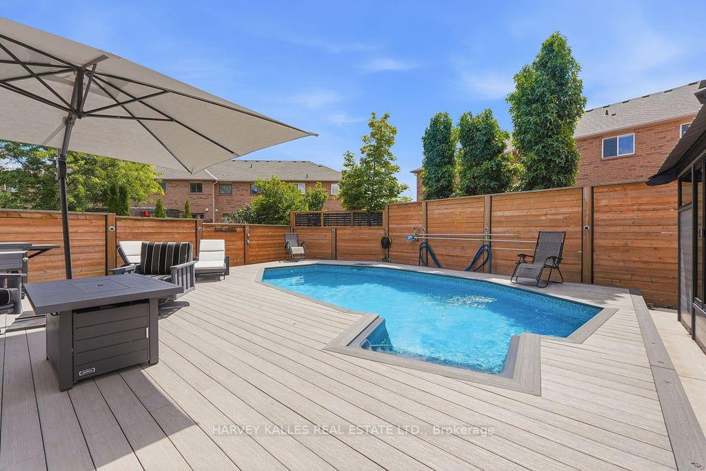 2033 Redstone Crescent