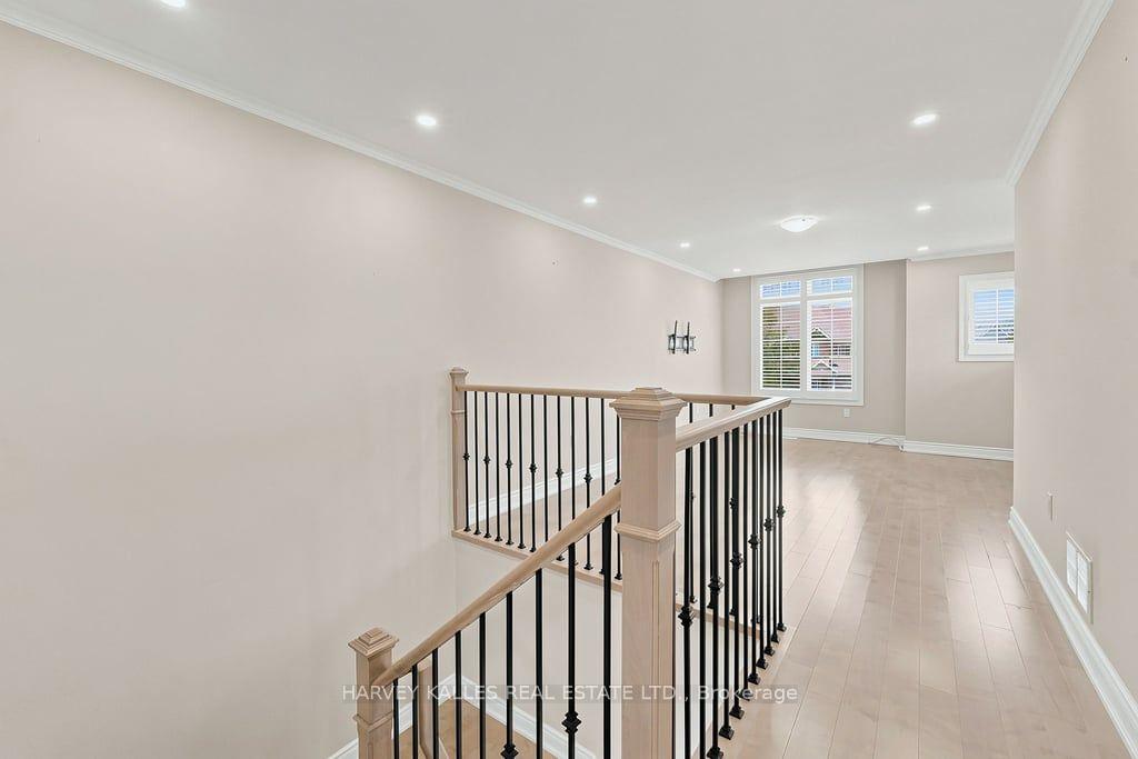 2033 Redstone Crescent