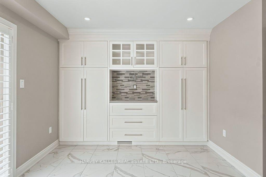 2033 Redstone Crescent