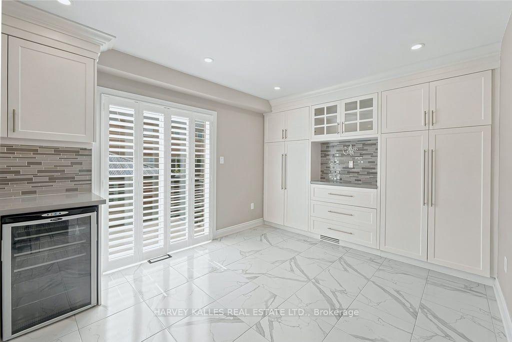 2033 Redstone Crescent