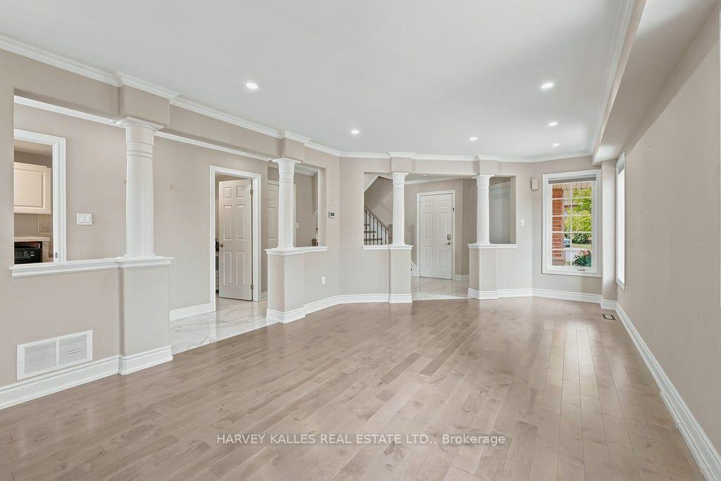 2033 Redstone Crescent