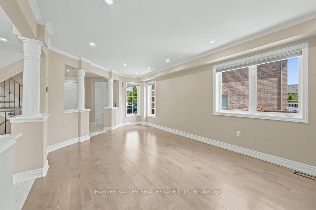 2033 Redstone Crescent