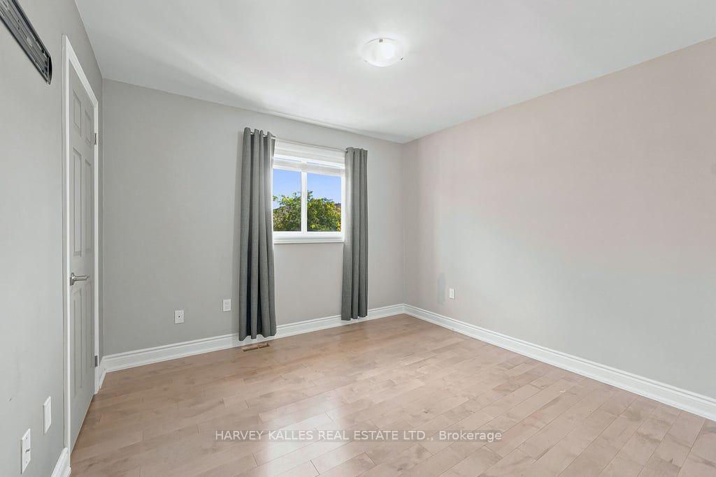 2033 Redstone Crescent