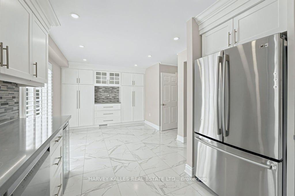 2033 Redstone Crescent