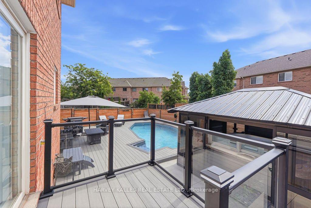 2033 Redstone Crescent