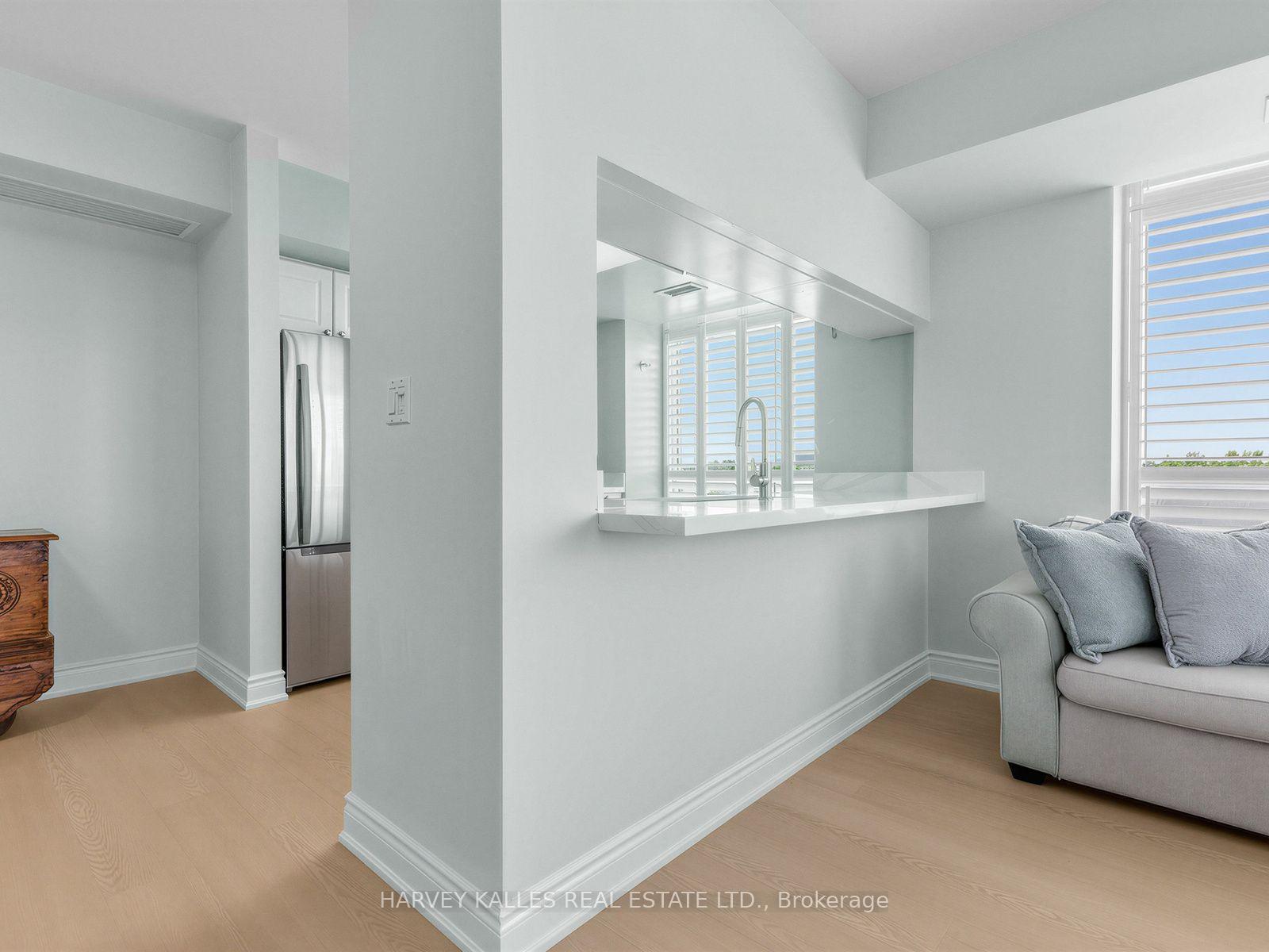 190 Manitoba Street 904, Toronto Unit: 904