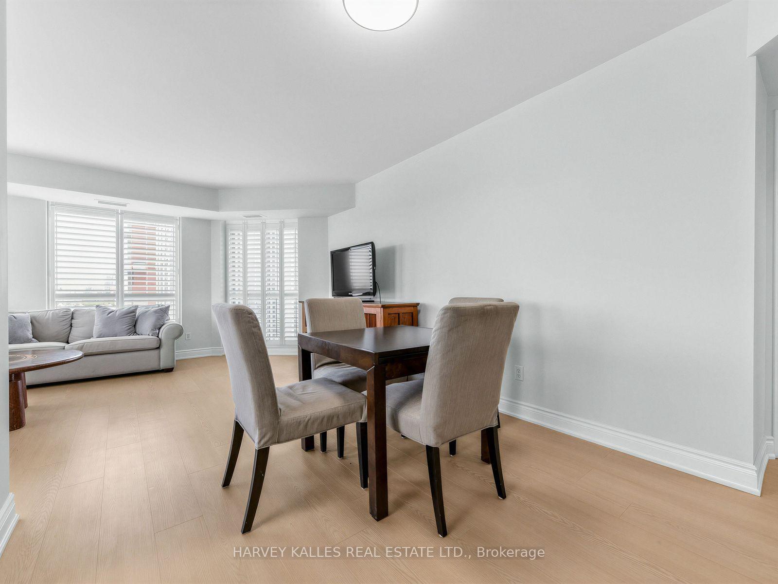 190 Manitoba Street 904, Toronto Unit: 904