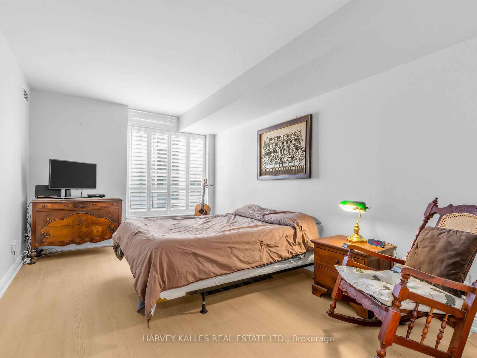 190 Manitoba Street 904, Toronto Unit: 904
