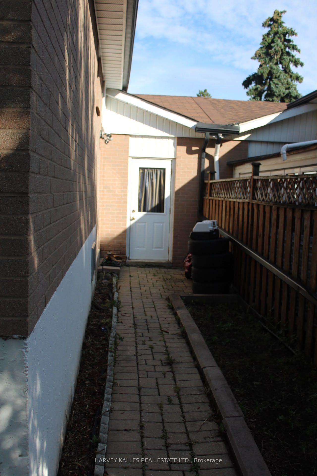 102 Goldcrest Road