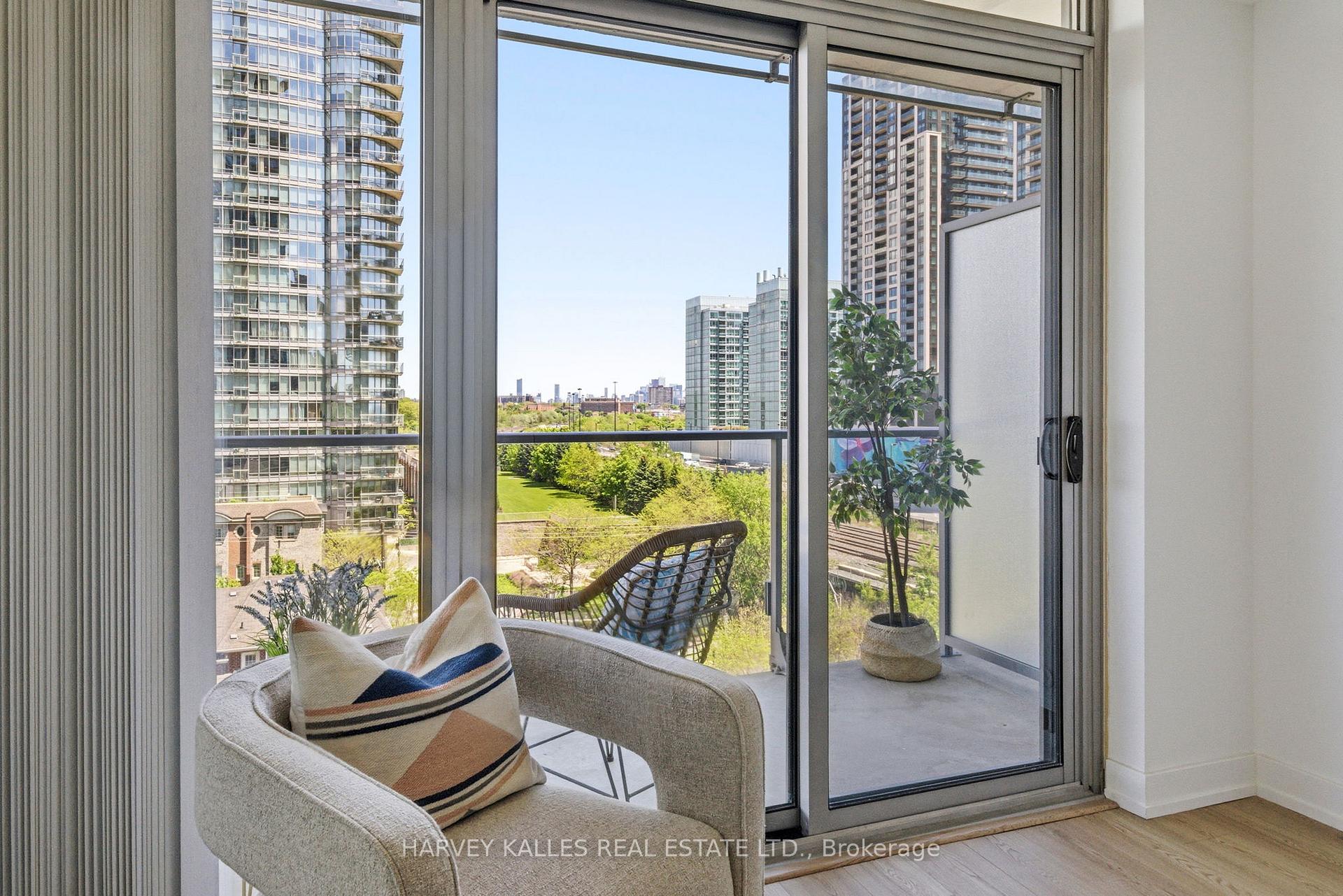 103 The Queensway 701, Toronto Unit: 701