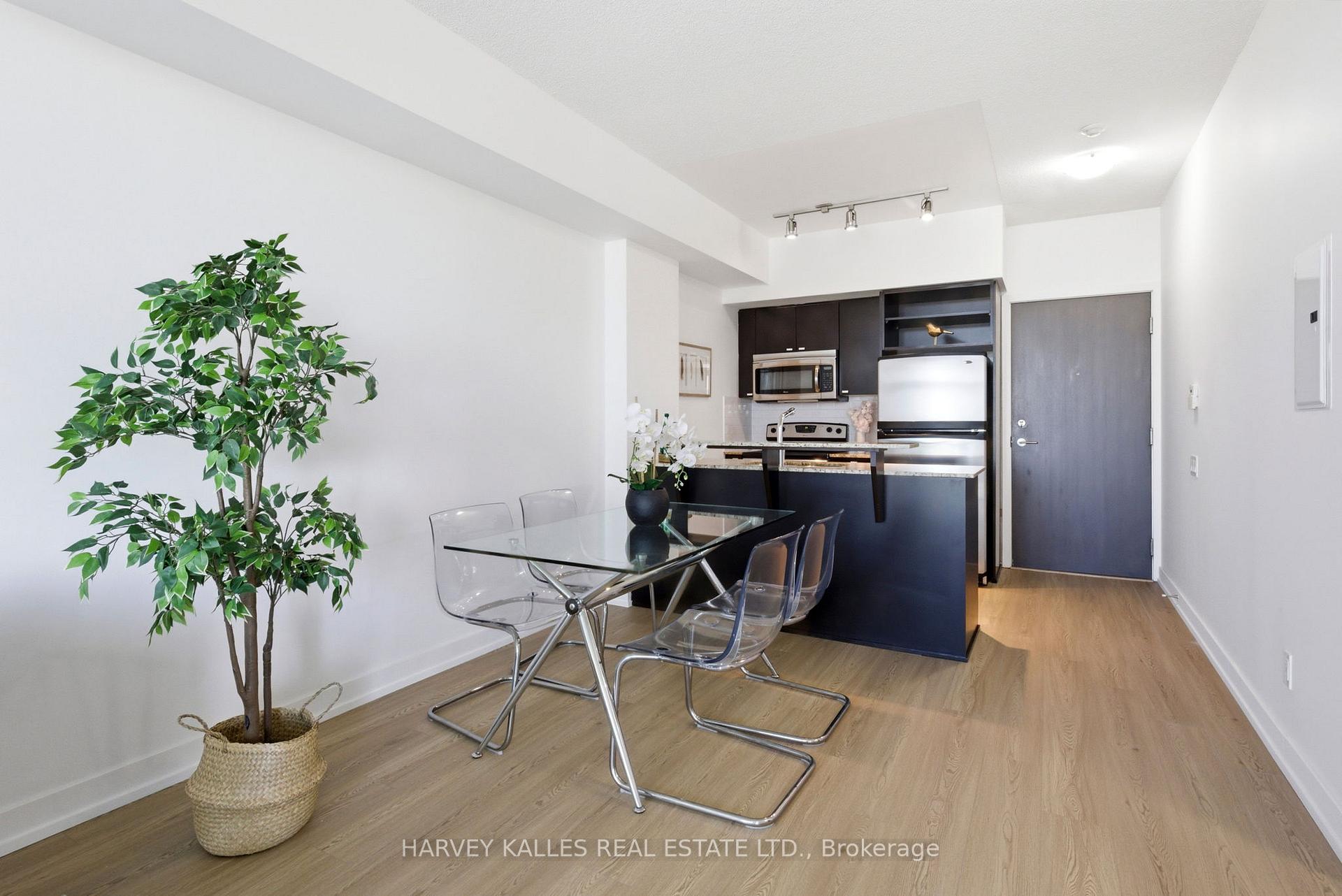103 The Queensway 701, Toronto Unit: 701