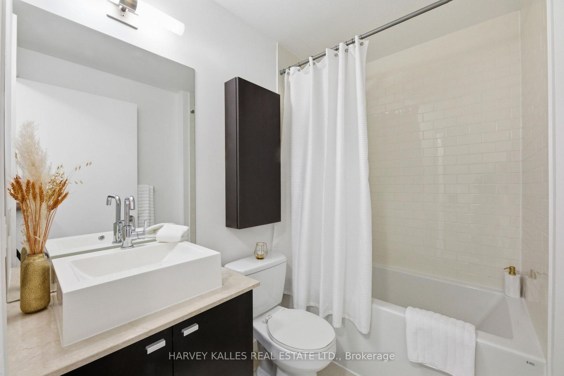 103 The Queensway 701, Toronto Unit: 701