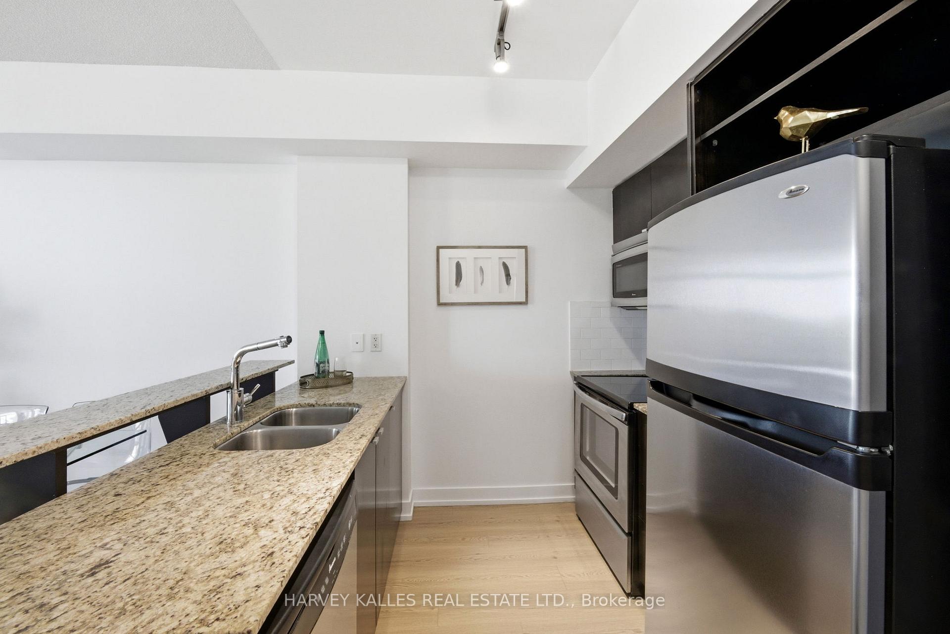 103 The Queensway 701, Toronto Unit: 701