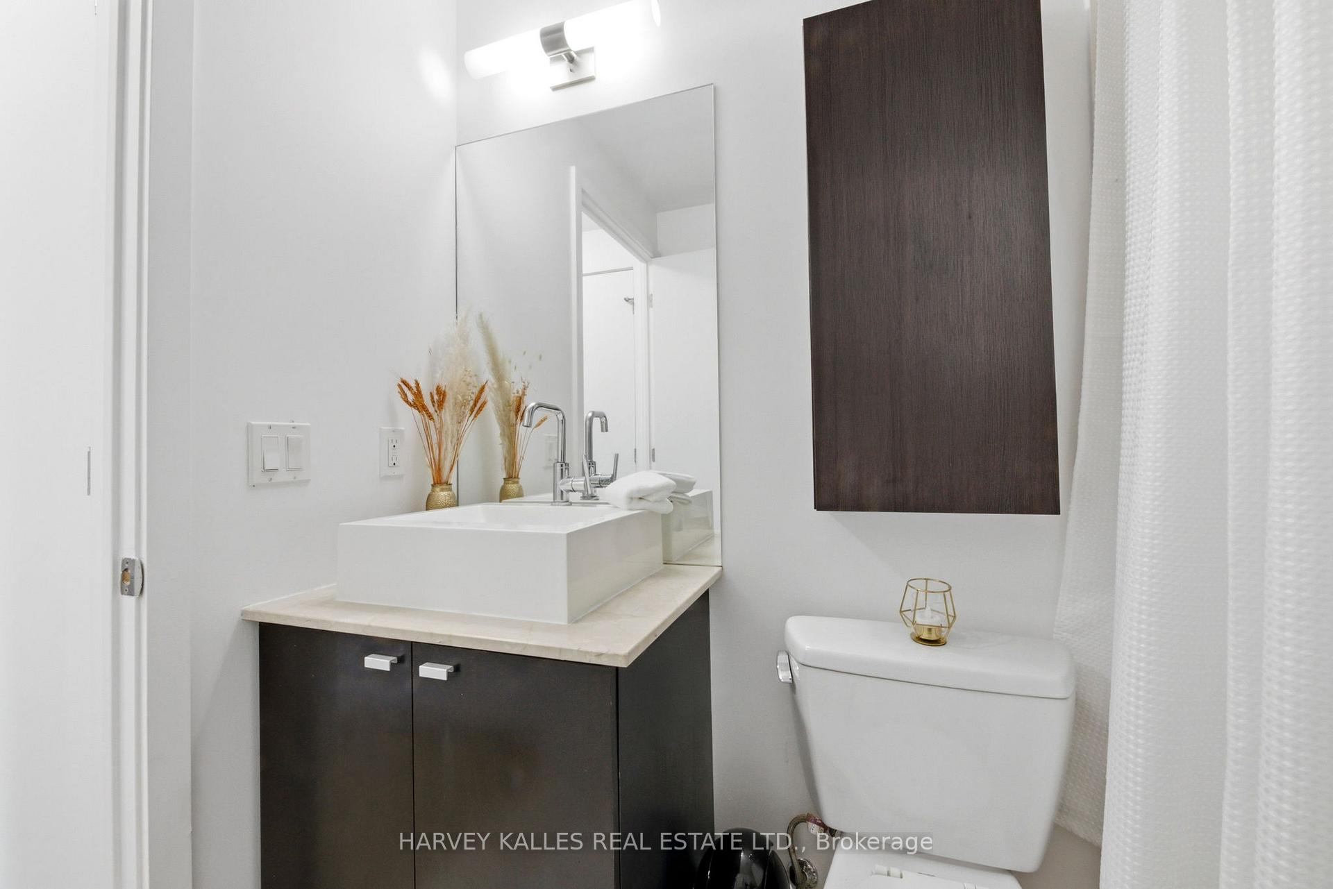 103 The Queensway 701, Toronto Unit: 701