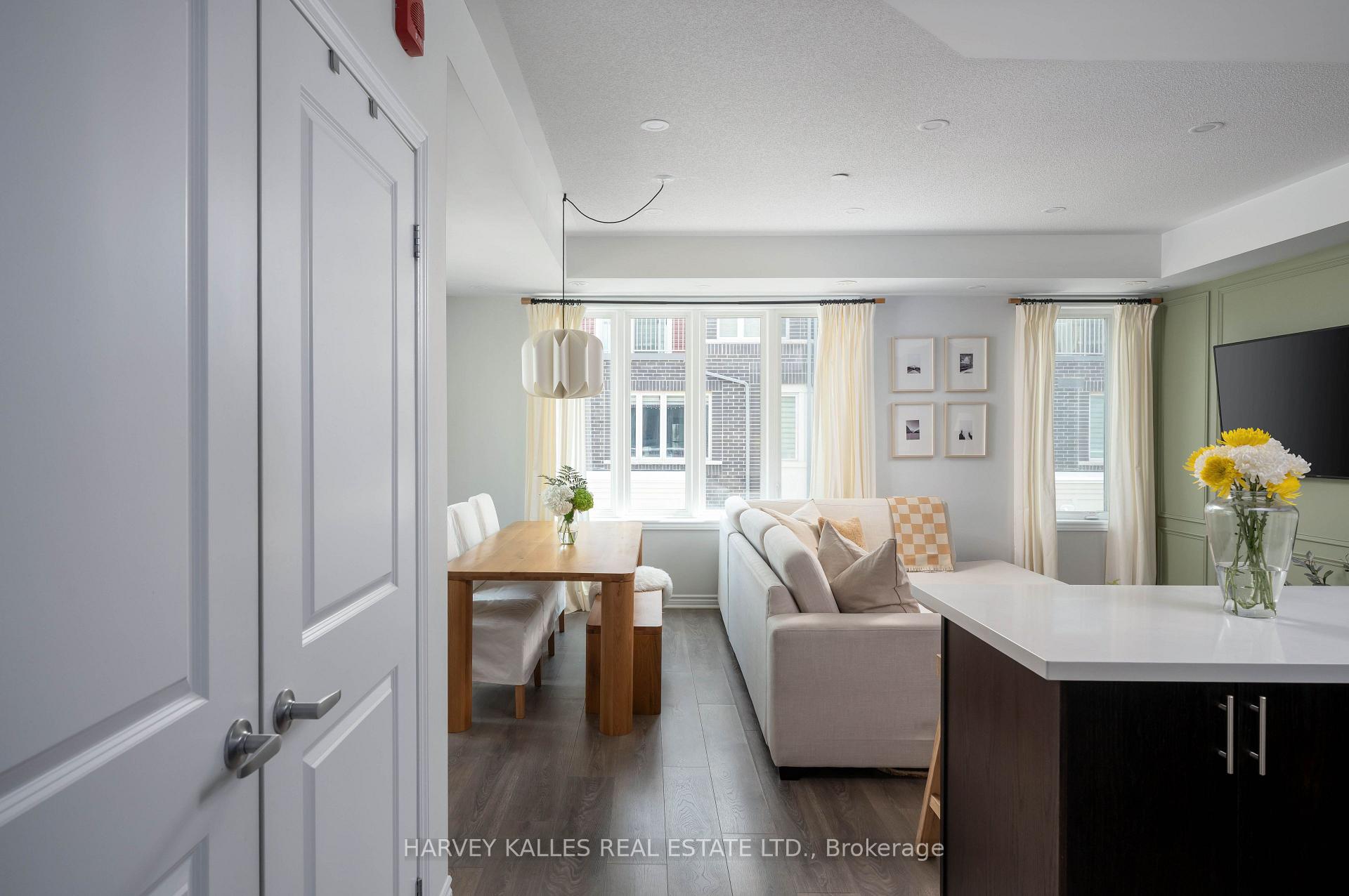 85 Eastwood Park Gardens 35, Toronto Unit: 35