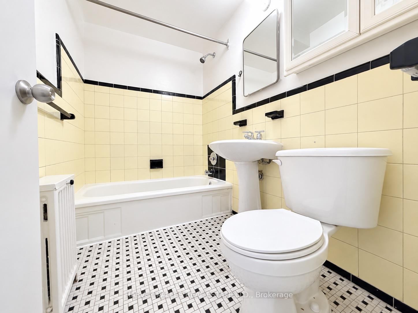 1490 Eglinton Avenue W 402, Toronto Unit: 402