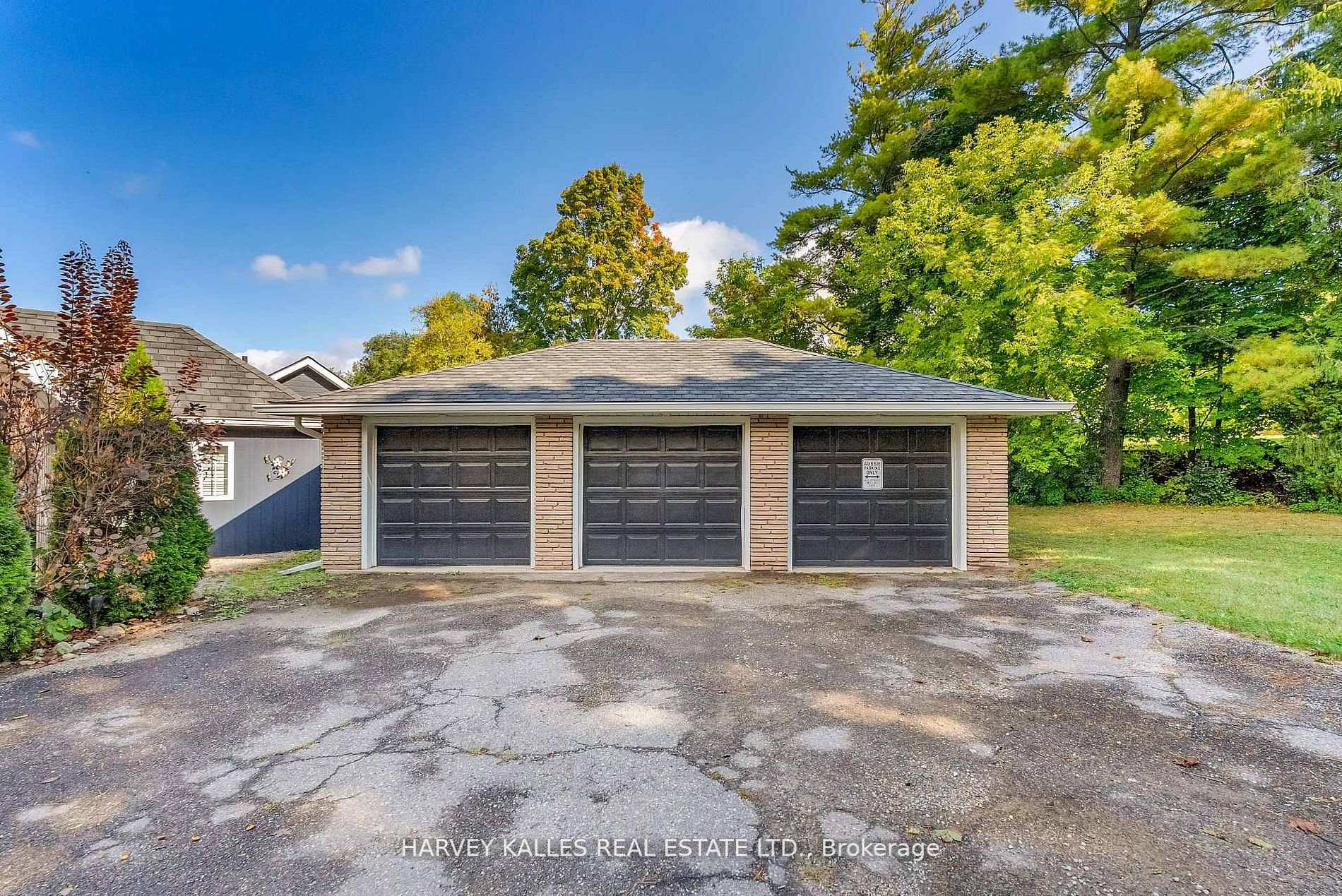 8 Oak Drive