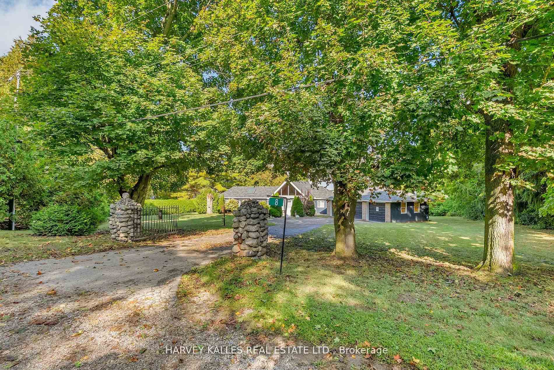 8 Oak Drive