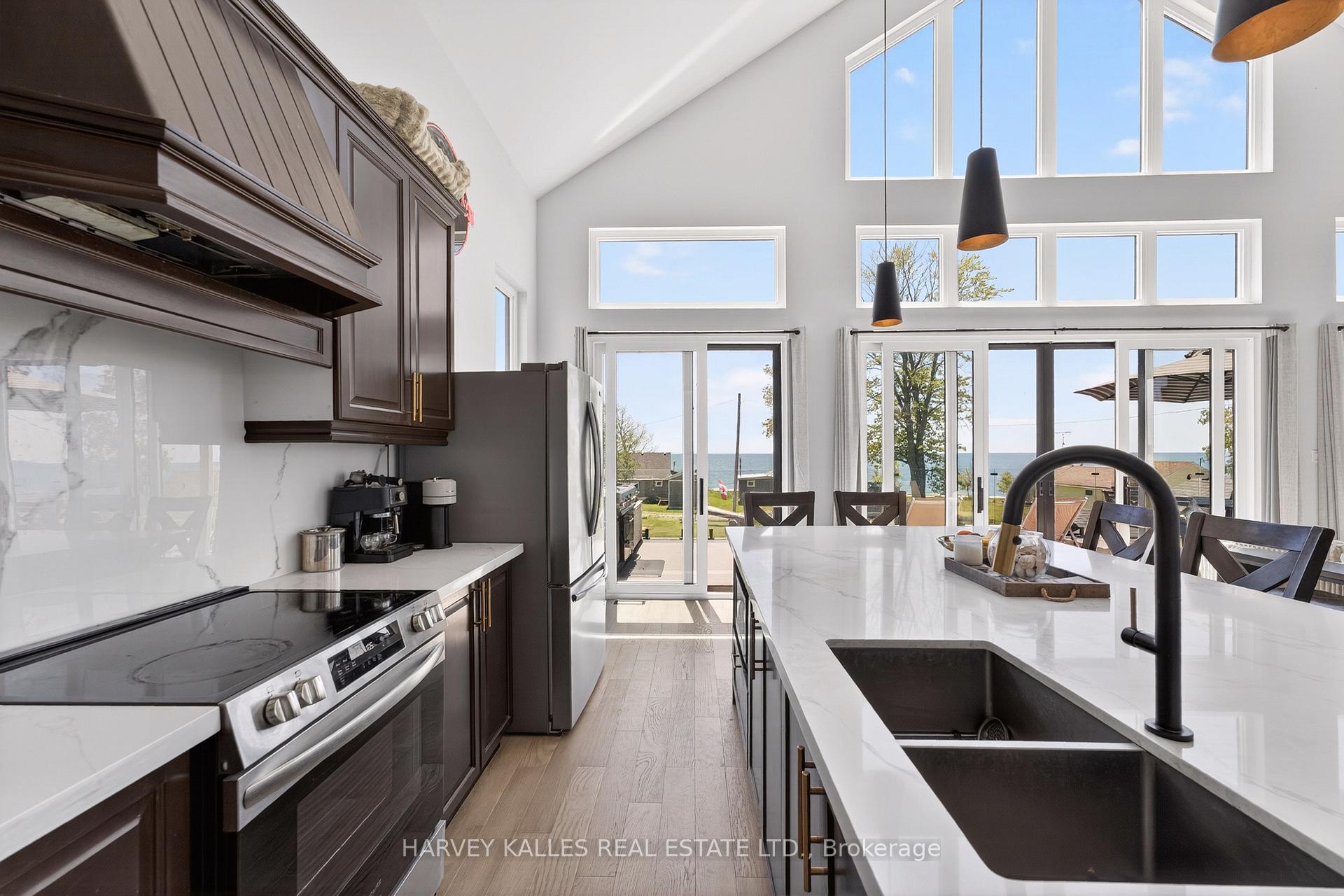 3184 Lakeshore Road