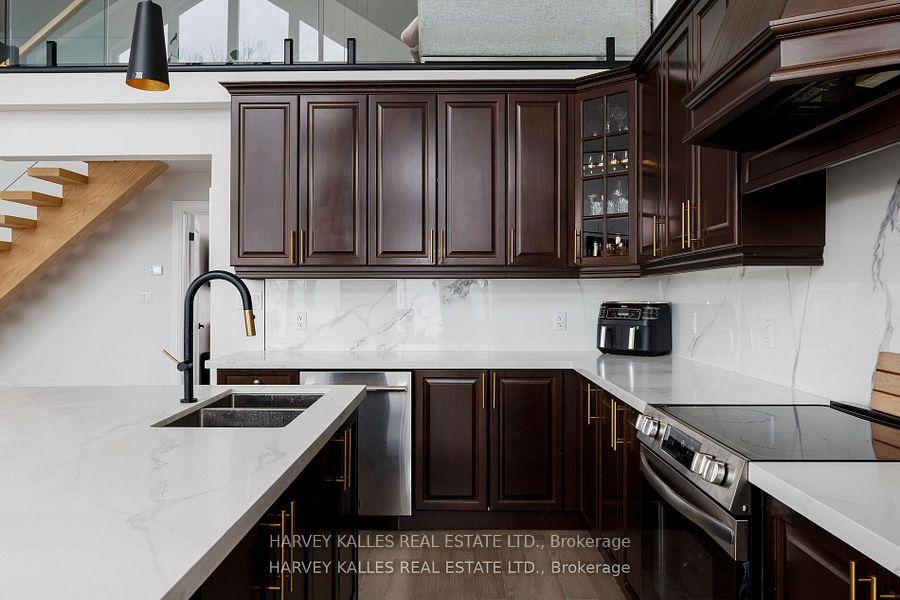 3184 Lakeshore Road
