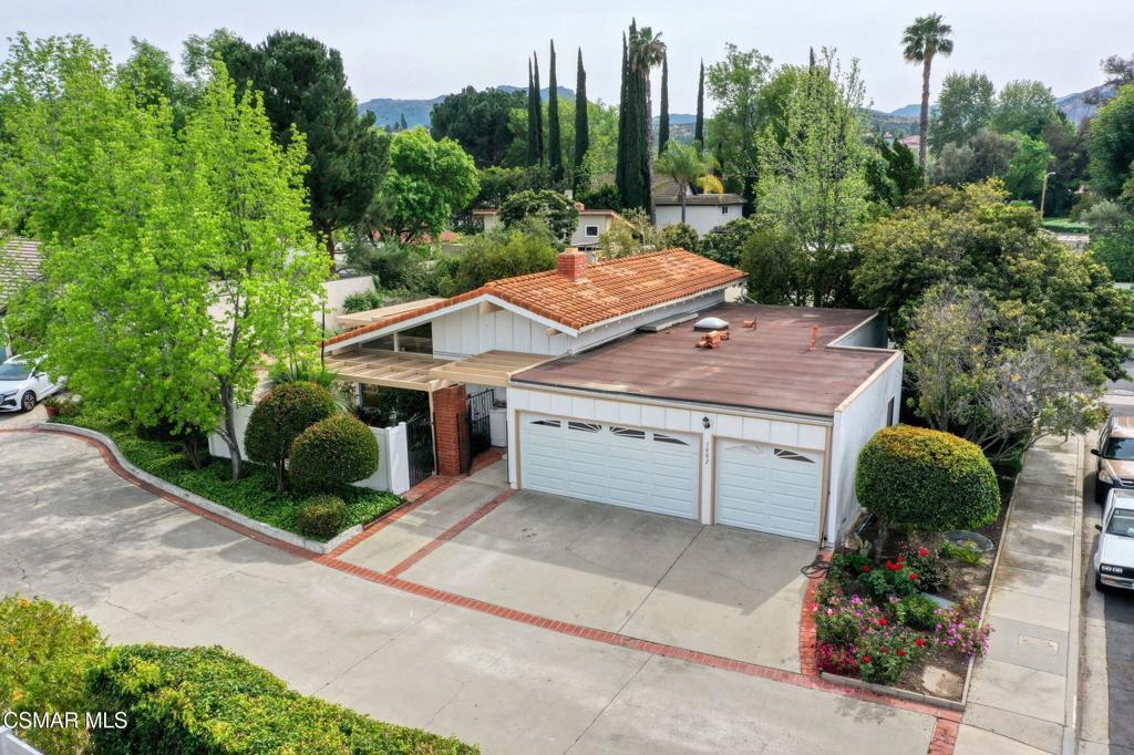 1082 Barrow Court