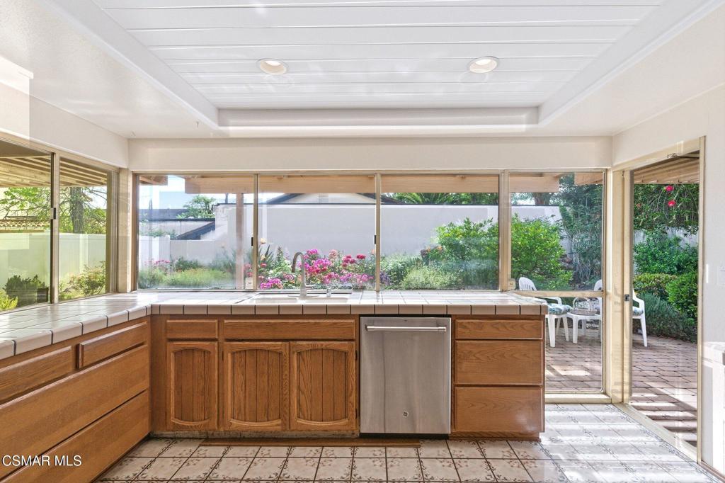 1082 Barrow Court