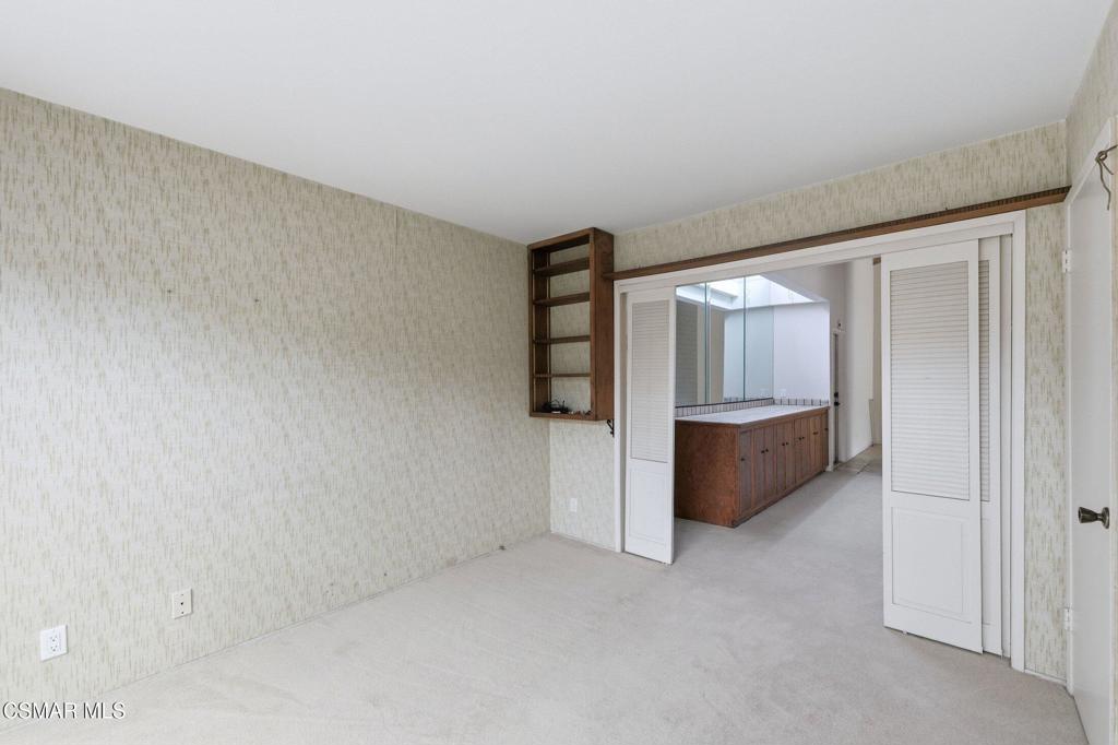 1082 Barrow Court