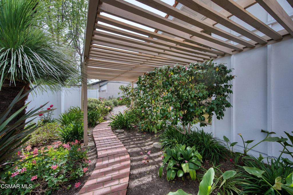 1082 Barrow Court