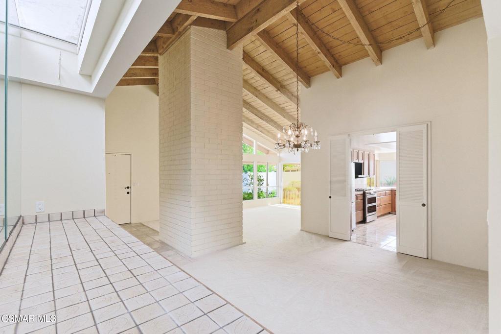 1082 Barrow Court