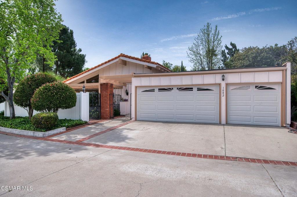 1082 Barrow Court