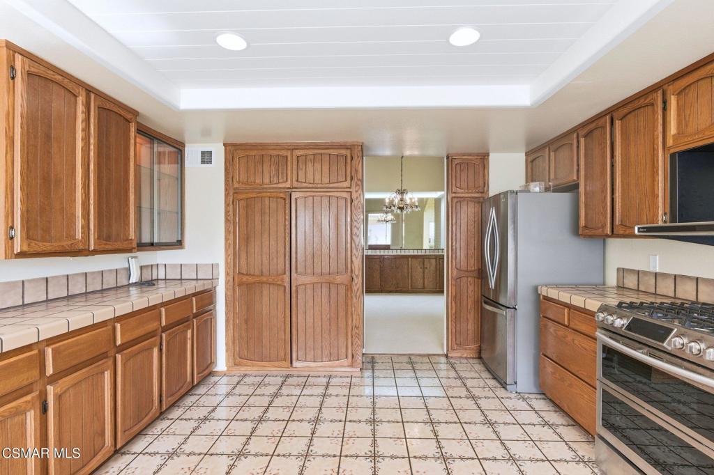 1082 Barrow Court