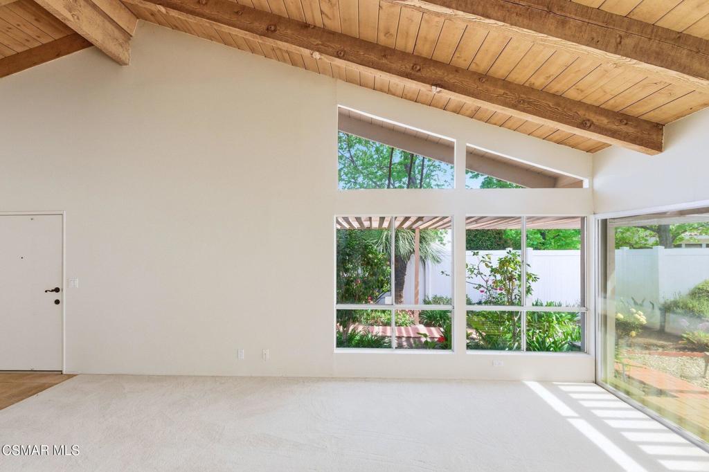 1082 Barrow Court