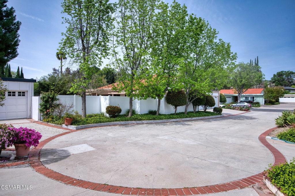 1082 Barrow Court