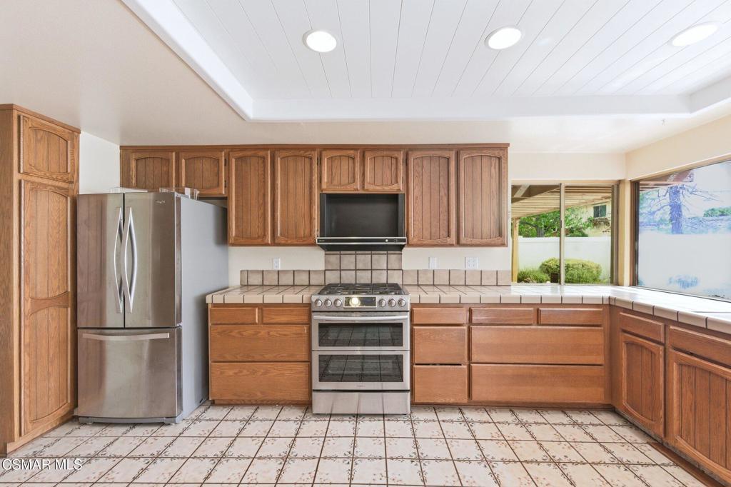 1082 Barrow Court