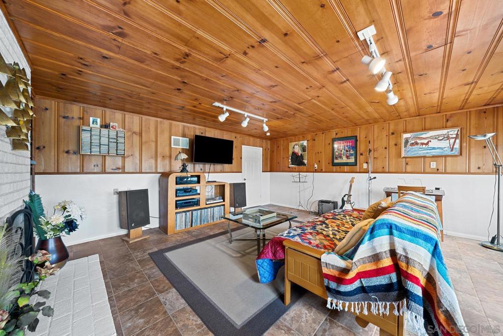 9166 San Juan Pl
