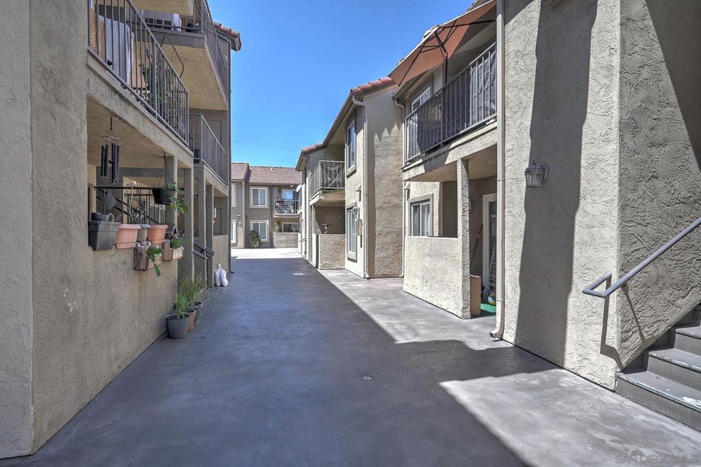 4222 Menlo Ave. 9