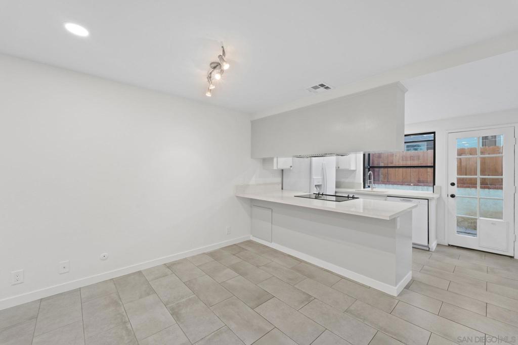 2061 Chatsworth Blvd 3