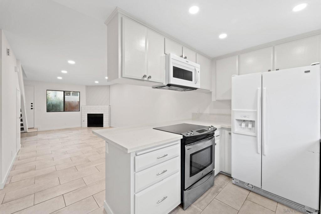 2061 Chatsworth Blvd 3