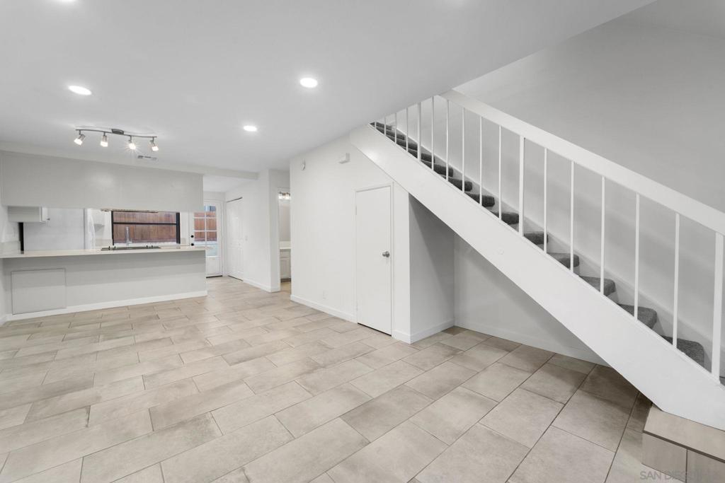 2061 Chatsworth Blvd 3