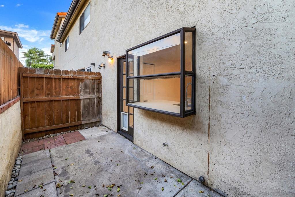 2061 Chatsworth Blvd 3