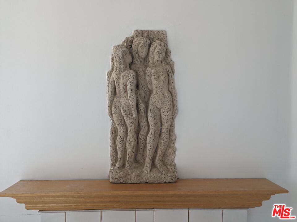 23224 Saddle Peak Rd