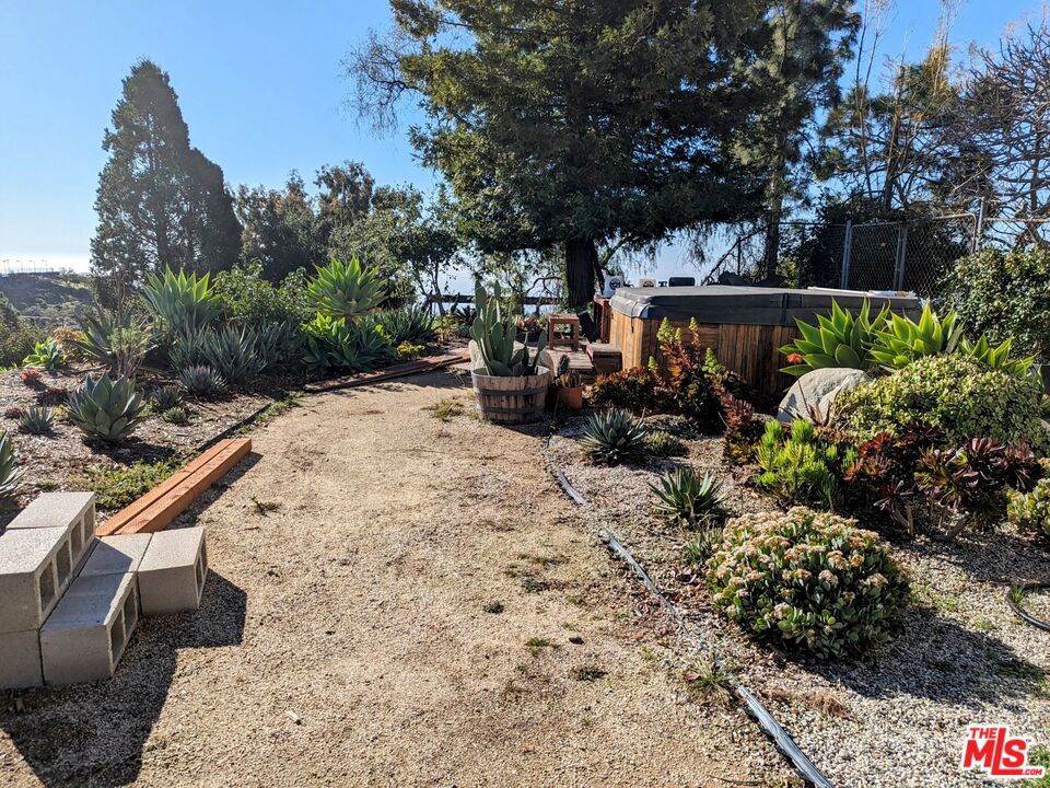 23224 Saddle Peak Rd