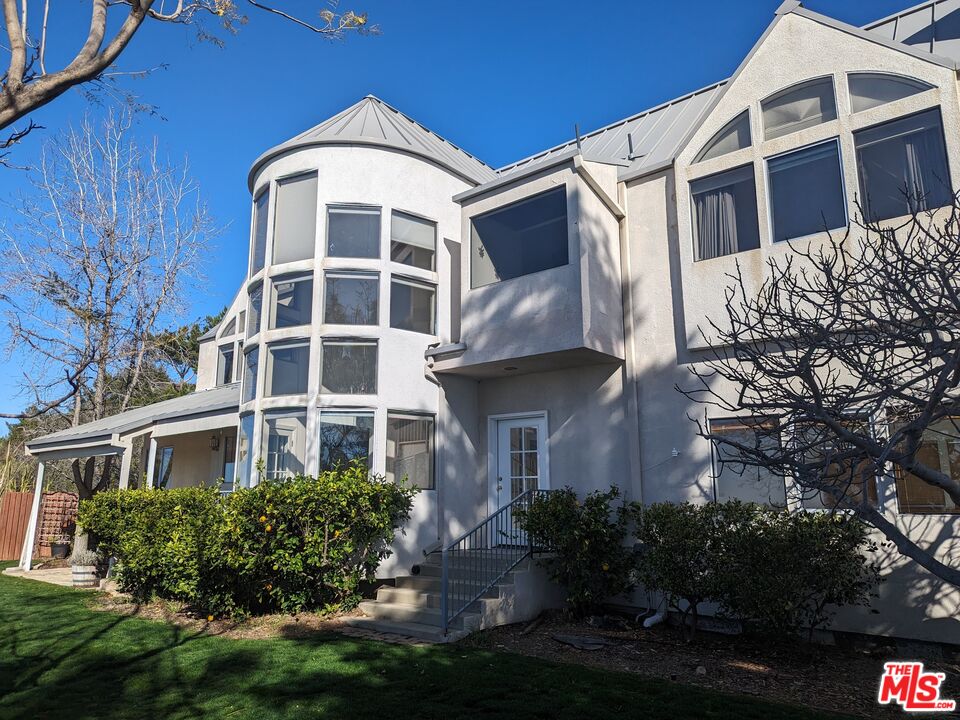 23224 Saddle Peak Rd