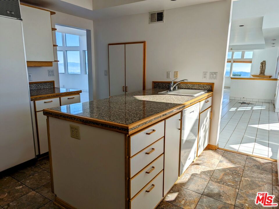 23224 Saddle Peak Rd