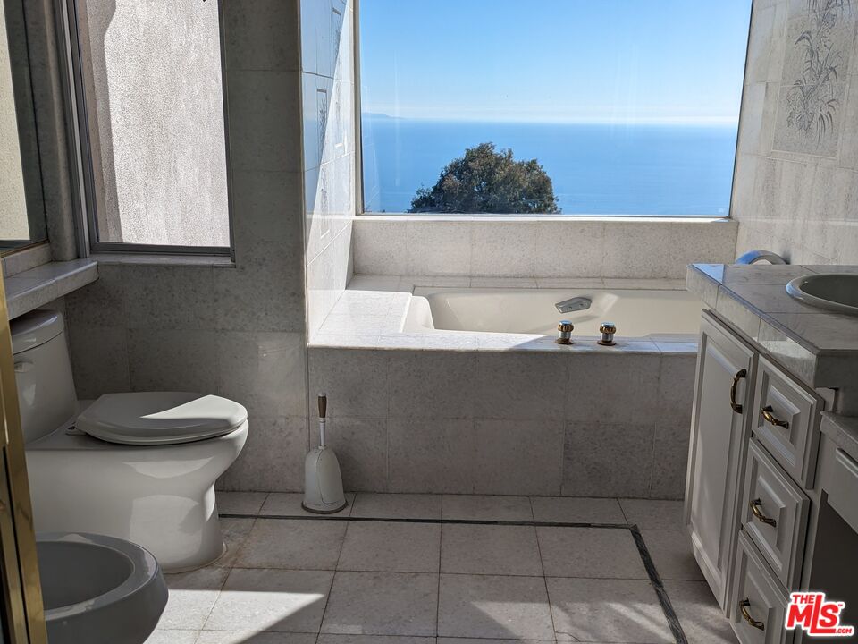 23224 Saddle Peak Rd