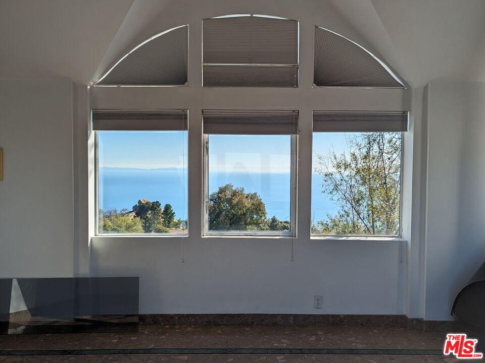 23224 Saddle Peak Rd